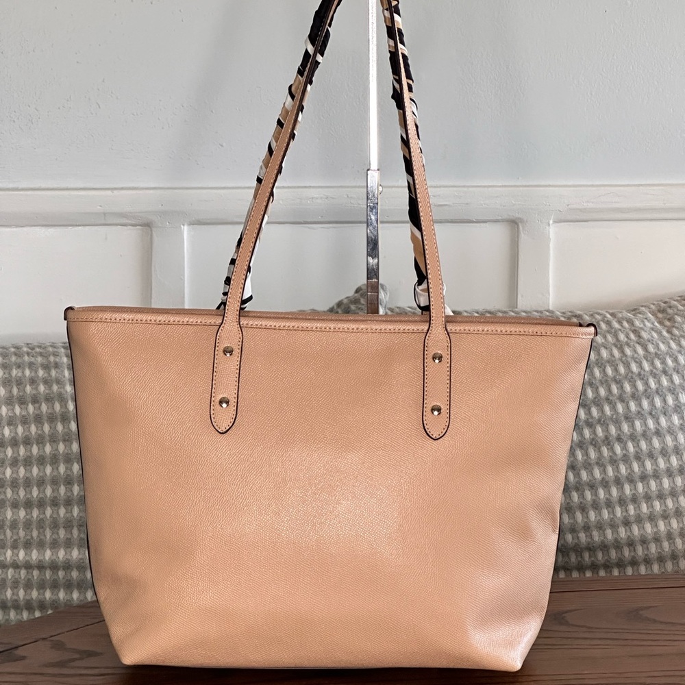 COACH Signature City Zip Tote Brown with Vera vintage silk scarf - Picture 3 of 11